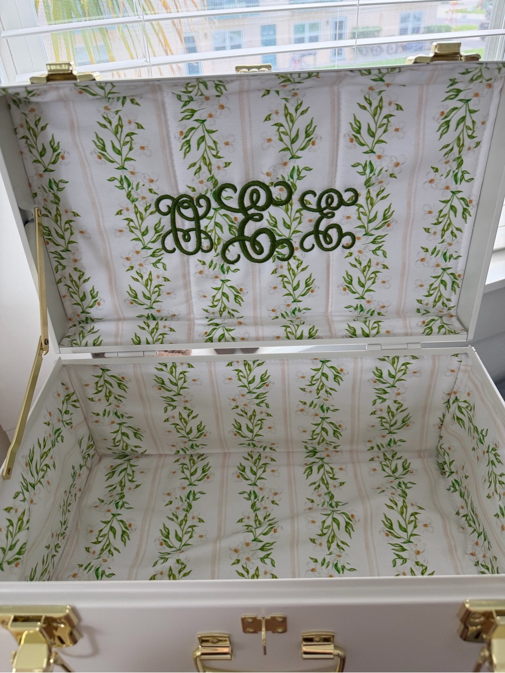 Petite Keep Mini Trunk - Picture 3 of 6